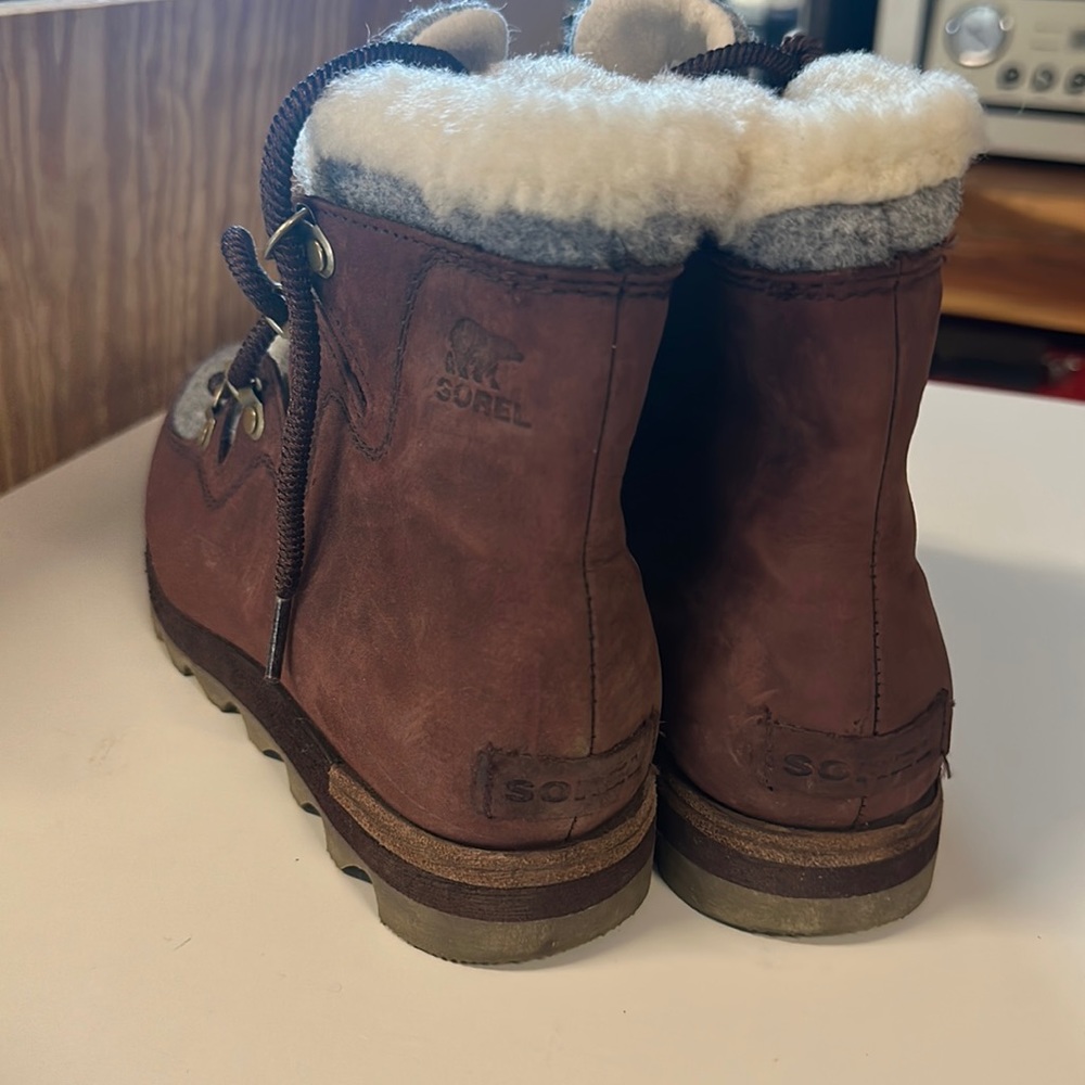 Sorel boots only wore once or twice